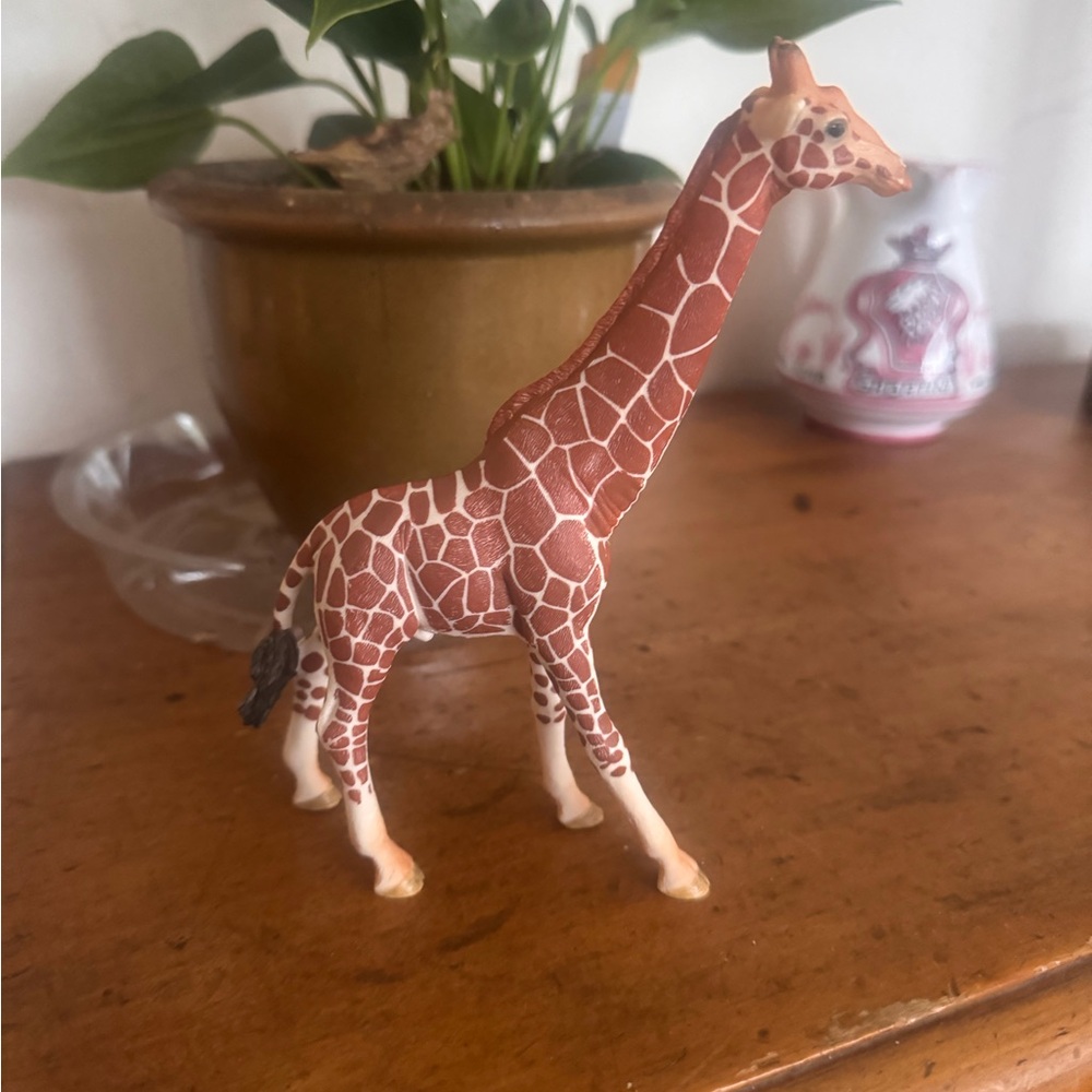 Schleich Wild Life Female Giraffe figurine.